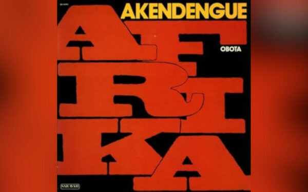 Pierre Akendengué : une demi-siècle d&rsquo;« Afrika Obota », manifeste musical d&rsquo;un visionnaire gabonais