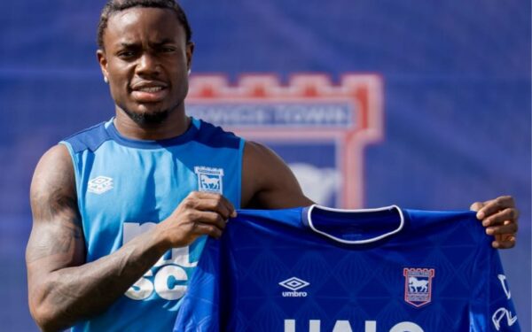Abdul Fatawu : le talent ghanéen poursuit son ascension en Premier League anglaise