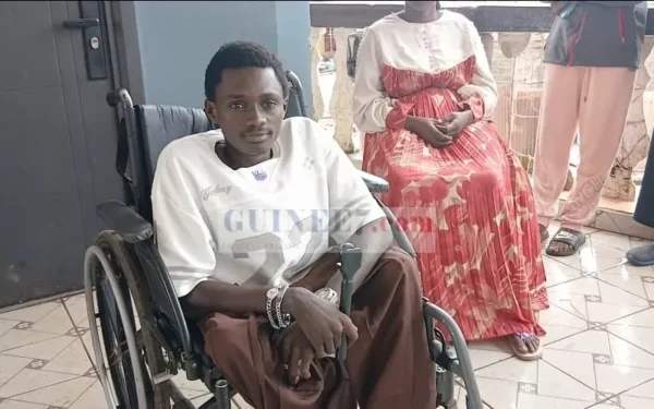 Alhassane Camara, du handicap à l&rsquo;excellence : réussite au bac et ambition d&rsquo;avocat en Guinée