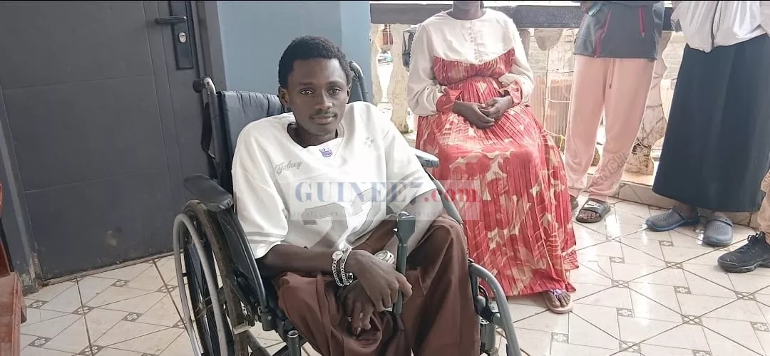 Alhassane Camara, du handicap à l&rsquo;excellence : réussite au bac et ambition d&rsquo;avocat en Guinée
