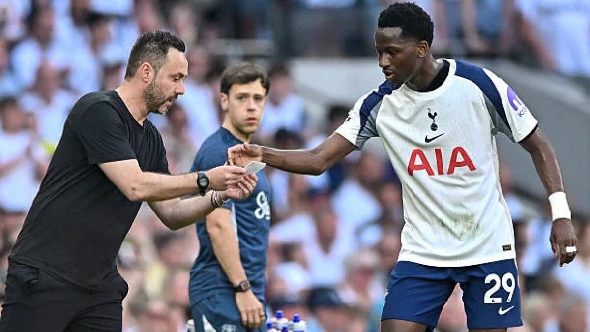 Pape Matar Sarr : le talent sénégalais de Tottenham retrouve la confiance de son entraîneur