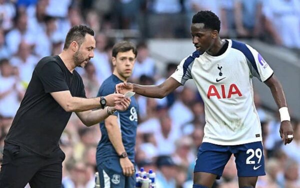 Pape Matar Sarr : le talent sénégalais de Tottenham retrouve la confiance de son entraîneur