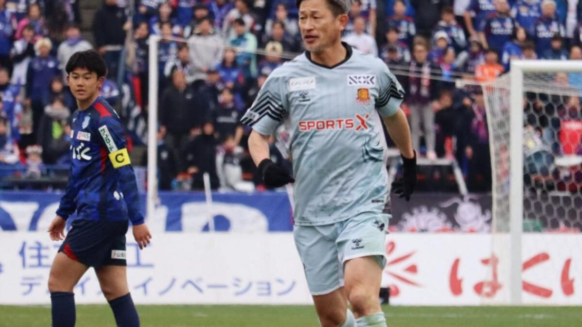 À 59 ans, Kazuyoshi Miura inscrit encore ses noms au tableau d&rsquo;honneur du football nippon