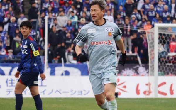À 59 ans, Kazuyoshi Miura inscrit encore ses noms au tableau d&rsquo;honneur du football nippon