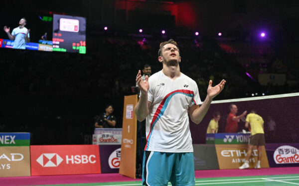 Badminton : trois Français en finale mondiale, une première historique