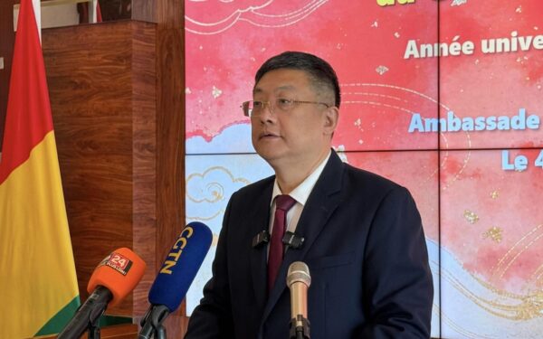 Vingt étudiants guinéens embarquent pour la Chine : un pari sur la formation supérieure