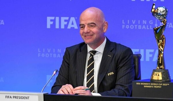Des légendes du football demandent des comptes à la FIFA