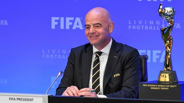 Des légendes du football demandent des comptes à la FIFA