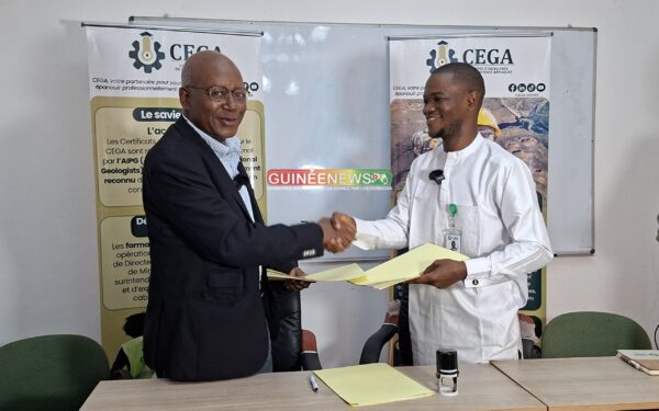 Géosciences : Ismaël Diakité finance la formation de trois jeunes diplômés guinéens
