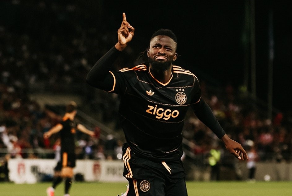 Tolu Arokodare propulse l&rsquo;Ajax en Conference League avec un doublé