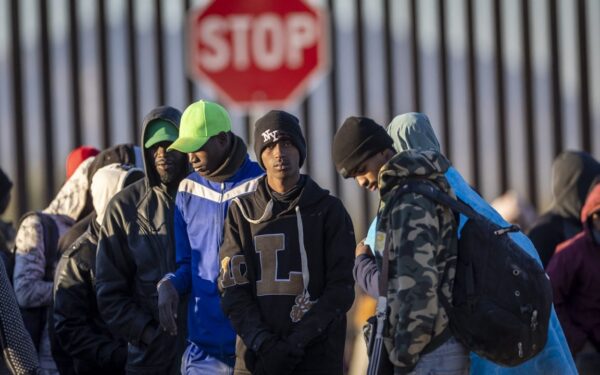 Cameroun : 36 migrants expulsés des États-Unis demandent l&rsquo;annulation d&rsquo;un accord migratoire devant la justice
