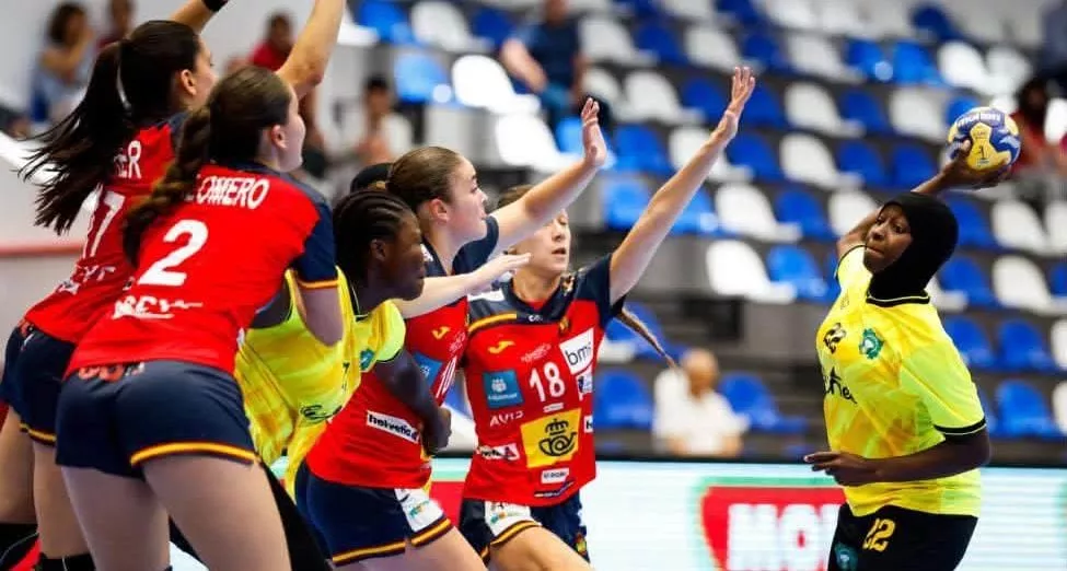 Handball féminin U18 : la Guinée s&rsquo;impose face au Canada et signe son retour en force