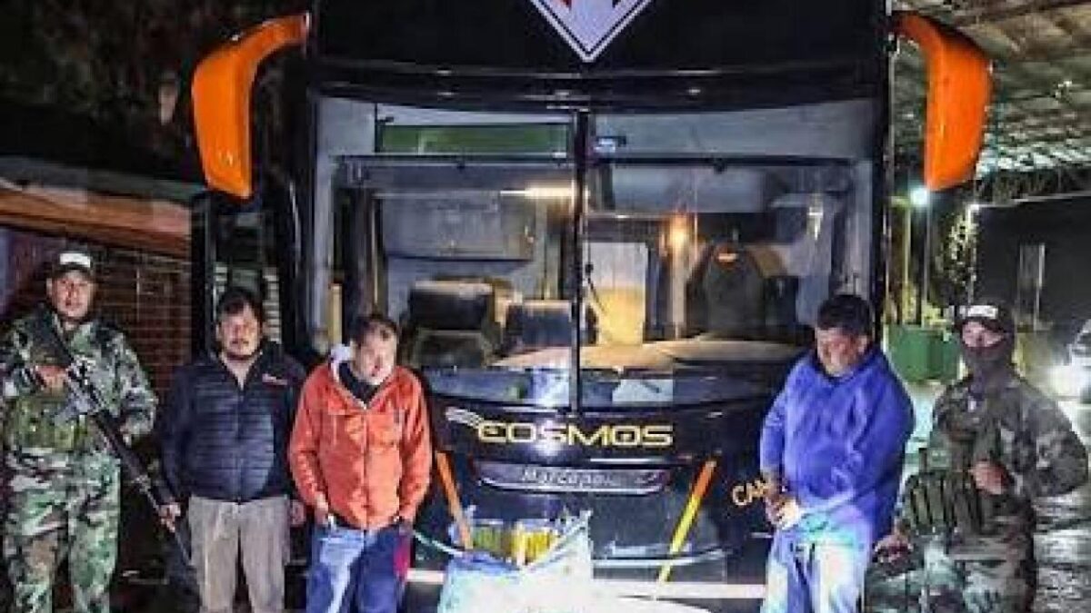 Bolivie : un bus au couleurs du São Paulo FC, véhicule d&rsquo;un trafic de drogue déjoué