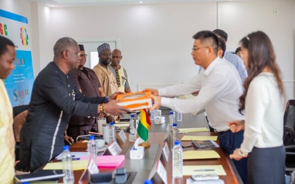 Yellow River et AGB2A-GIC explorent une coopération minière et énergétique en Guinée