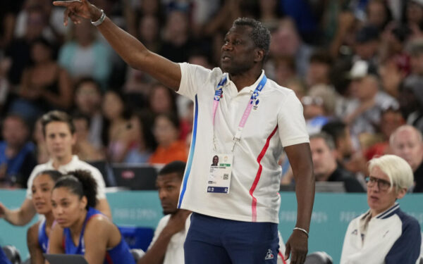 Jean-Aimé Toupane, l&rsquo;entraîneur qui fait du collectif la force des Bleues