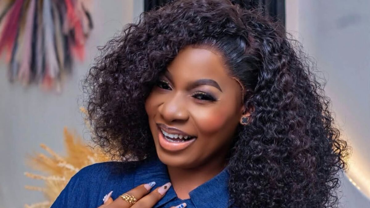 Hawa Camara signe avec Mouctar MG Prod après son EP Reconnaissance