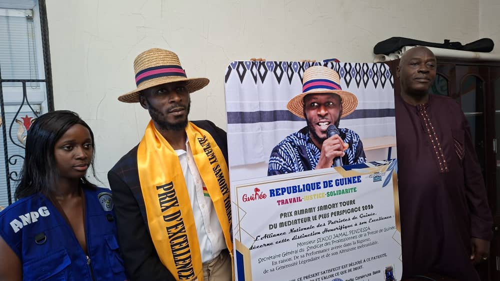 Sékou Jamal Pendessa honoré pour son engagement envers la presse guinéenne