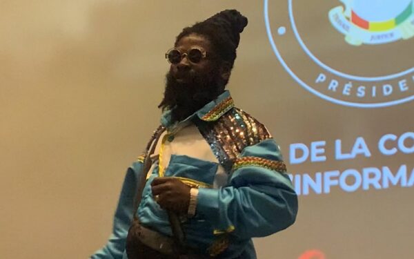 Takana Zion revisite ses classiques en concert acoustique en Guinée