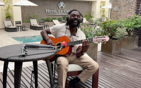 Tiss Warren Jazz en session acoustique à Libreville