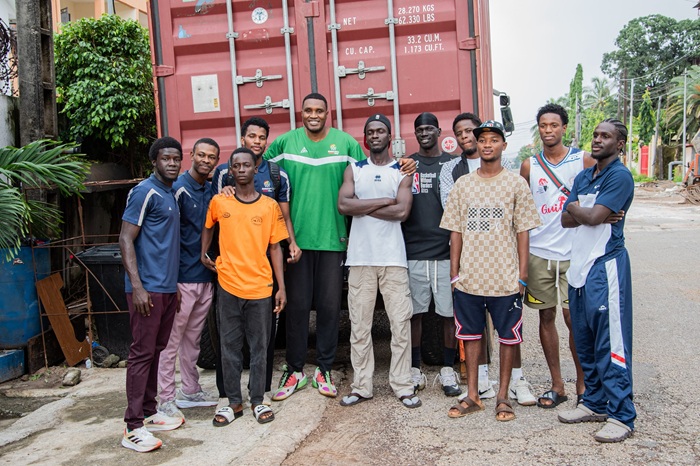 Basketball Pour Tous déploie un conteneur d&rsquo;équipements en Guinée