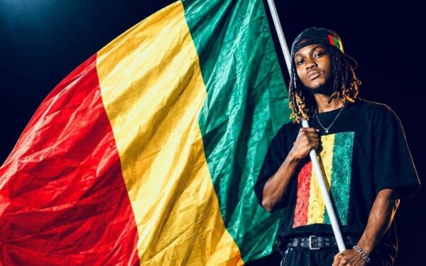 King Alasko célèbre dix ans de scène au Stade Petit Sory