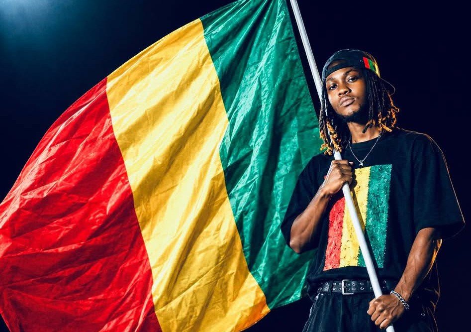 King Alasko célèbre dix ans de scène au Stade Petit Sory