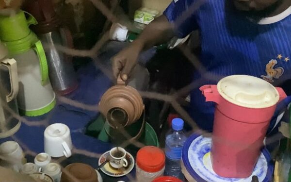 À Föfömèrè, le café transforme une activité en parcours économique