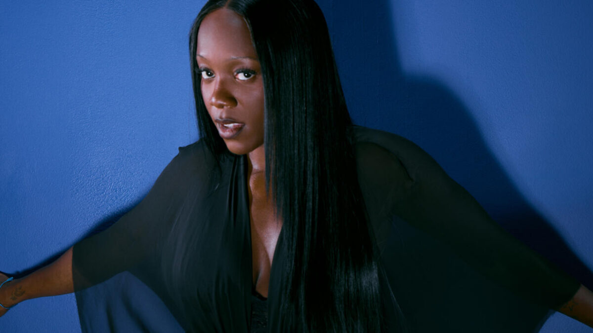 Rachel Chinouriri : l&rsquo;introspection au rythme de la synthpop