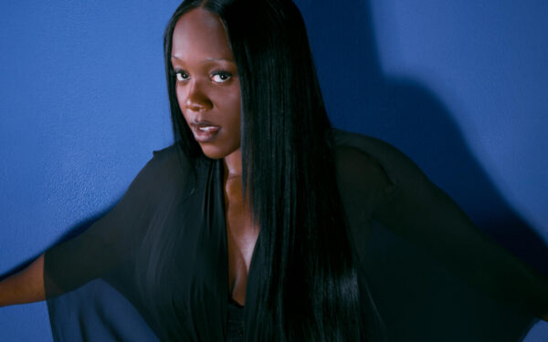 Rachel Chinouriri : l&rsquo;introspection au rythme de la synthpop
